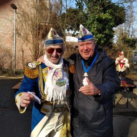 Präsident Heinz B. Nunnendorf und Dirk-Peter Sültenfuß beim Karnevalsbiwak noch vor den Corona-Einschränkungen.